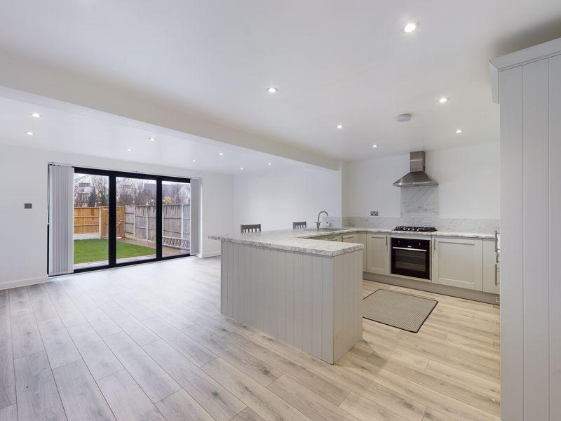 Martin Road, Aveley 3 bed terraced house £425,000