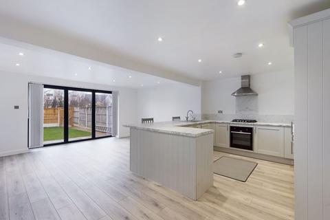 65 Martin Road, Aveley, South Ockendon, RM15 4TS