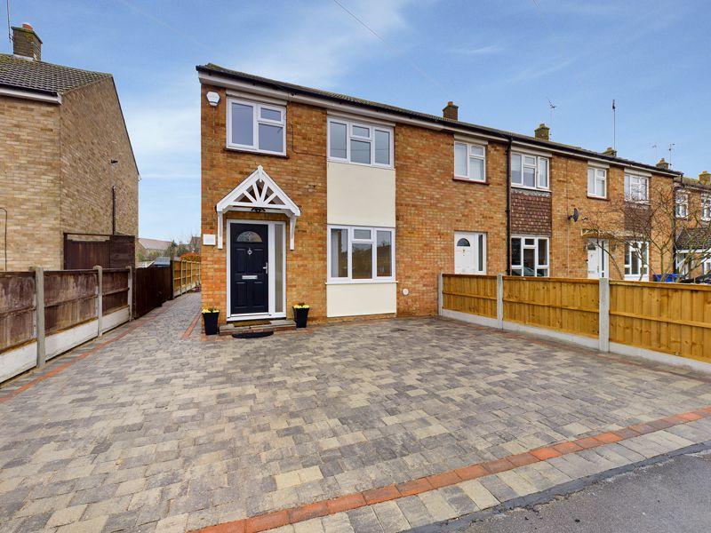 Martin Road, Aveley 3 bed terraced house £425,000