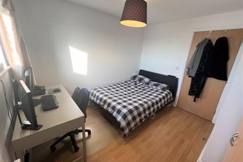 2 bedroom apartment to rent, Pilgrims Way, Salford