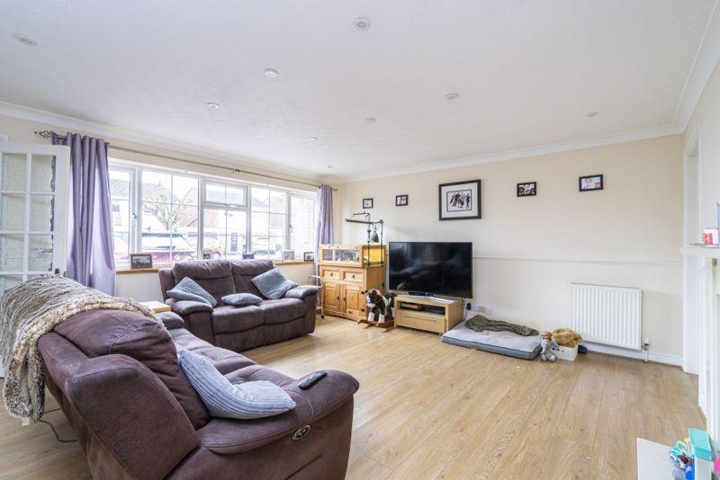 Burns Crescent, Bicester 3 bed detached house £425,000