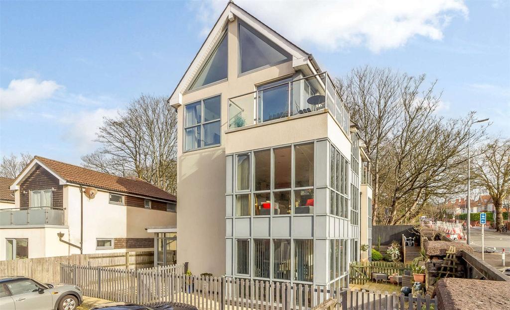 Boleyn Court, Boleyn Walk, Cardiff, CF23 2 bed penthouse £325,000