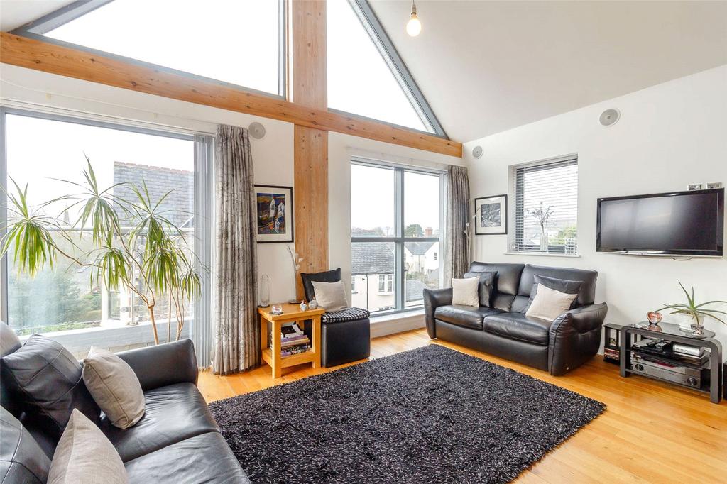 Boleyn Court, Boleyn Walk, Cardiff, CF23 2 bed penthouse £325,000