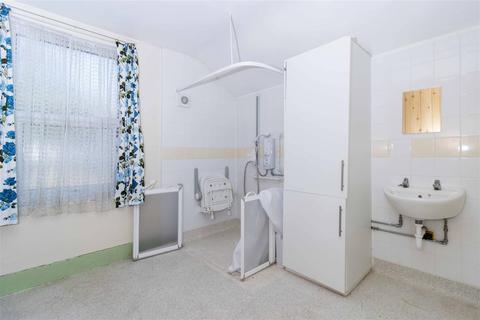 16 Queen Street, Worthing, BN14 7BJ