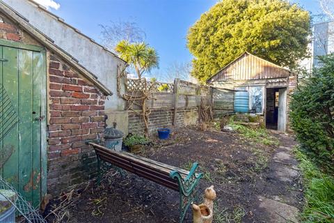16 Queen Street, Worthing, BN14 7BJ