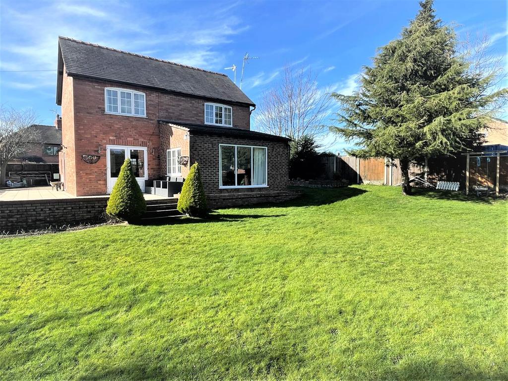 Main Road, Caego, Wrexham 3 bed detached house £375,000