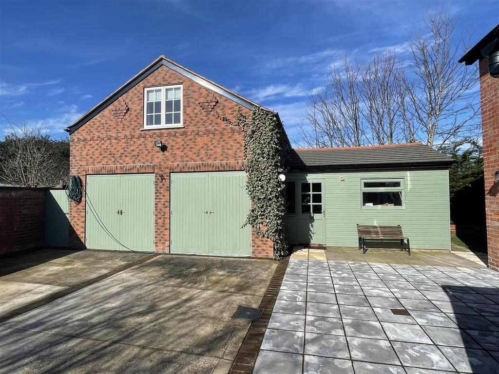 Main Road, Caego, Wrexham 3 bed detached house £375,000
