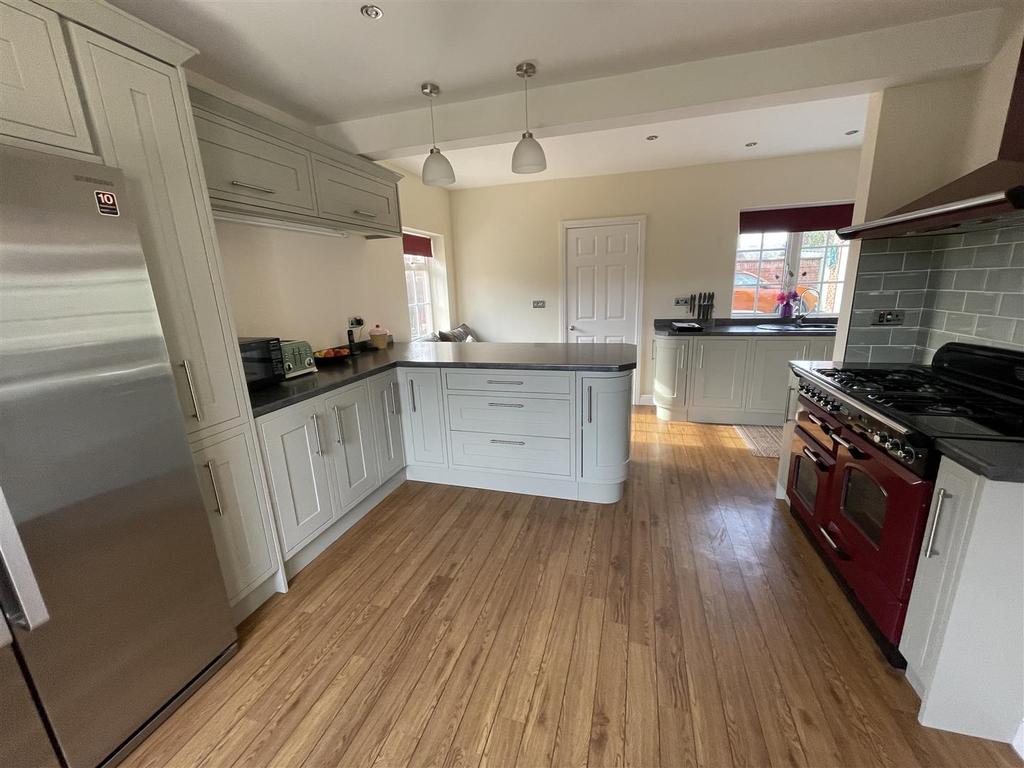 Main Road, Caego, Wrexham 3 bed detached house £375,000