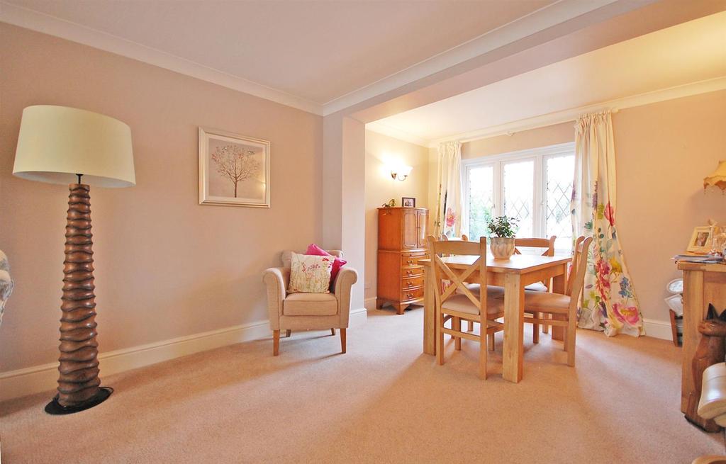 Dining Area.jpg