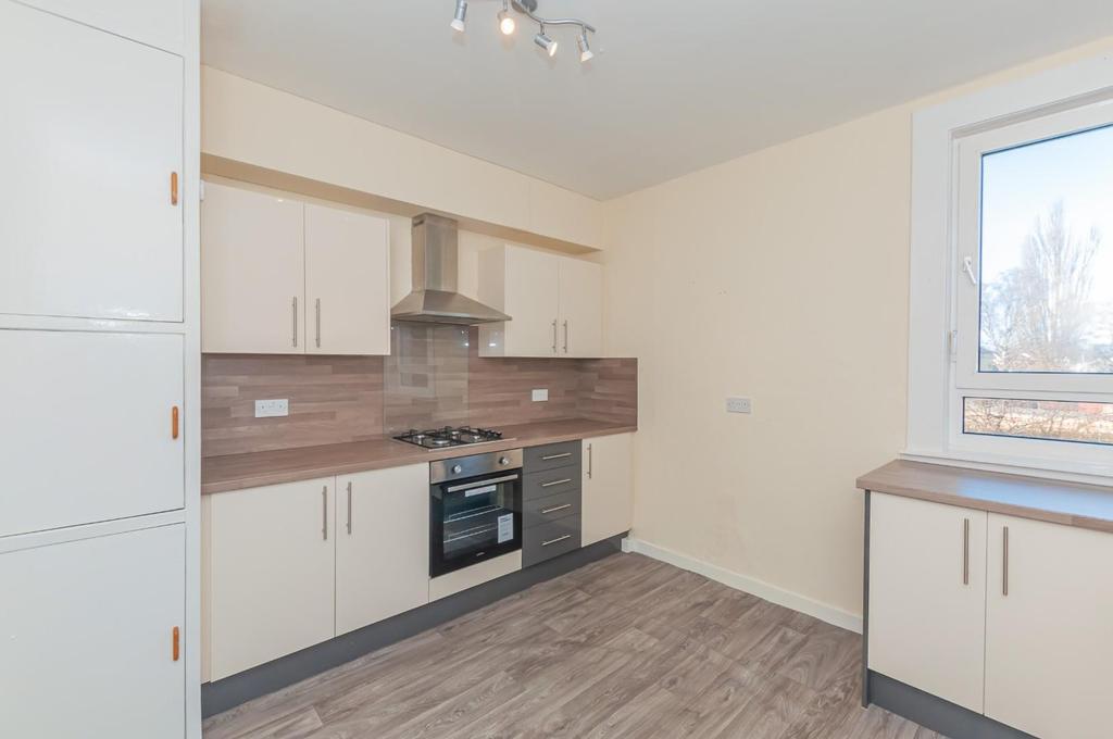 Mitchell Crescent, Alloa 2 bed flat £650 pcm (£150 pw)