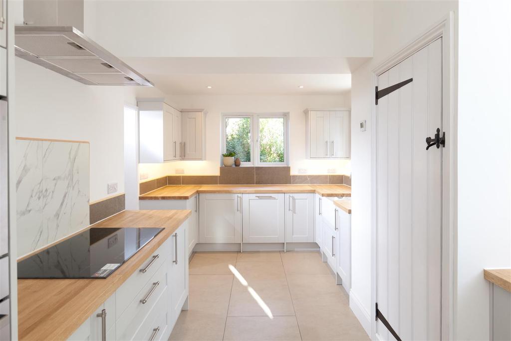 Wildhern, Andover 2 bed detached house for sale £445,000