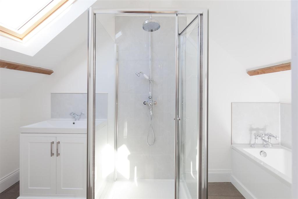 The Old Chapel / En-Suite.jpg