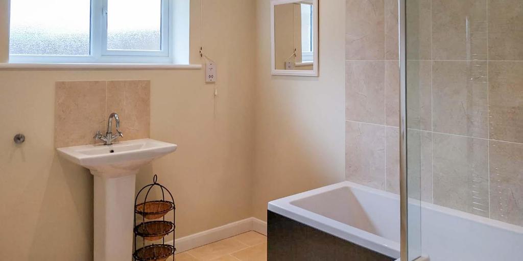 Master ensuite.JPG
