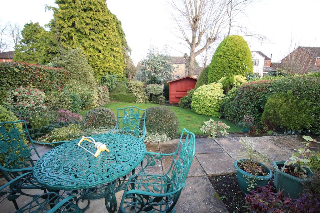 Clare Avenue, Darlington 3 bed detached house £260,000
