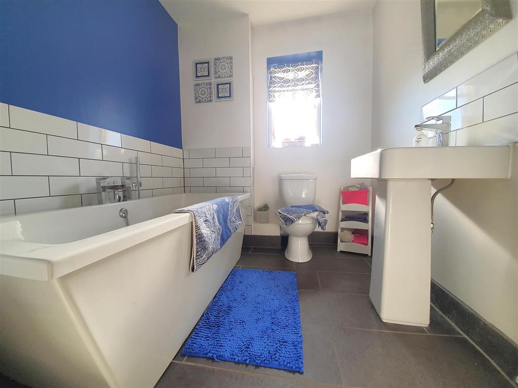 Bathroom.jpg