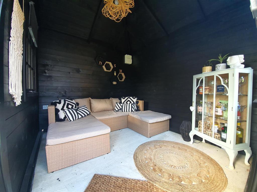 Log cabin inside.jpg