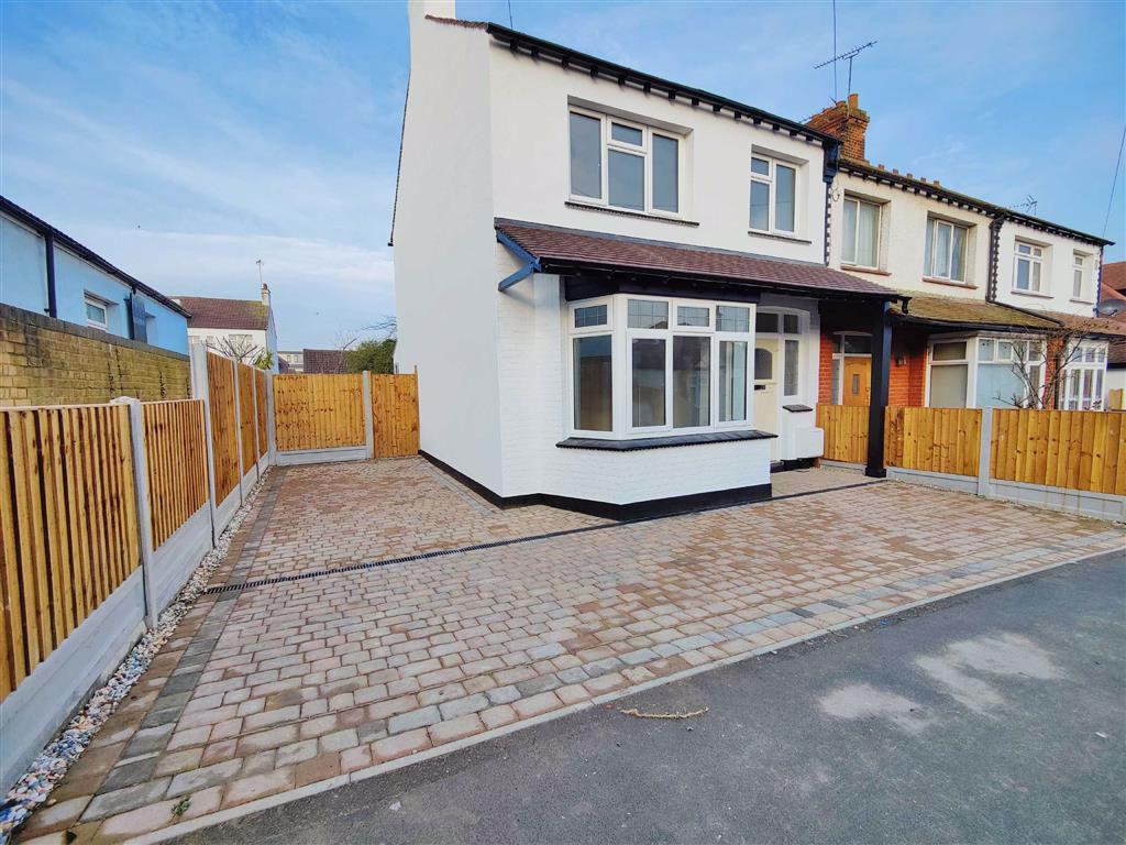 Lansdowne Avenue, LeighOnSea, Essex 3 bed house £575,000