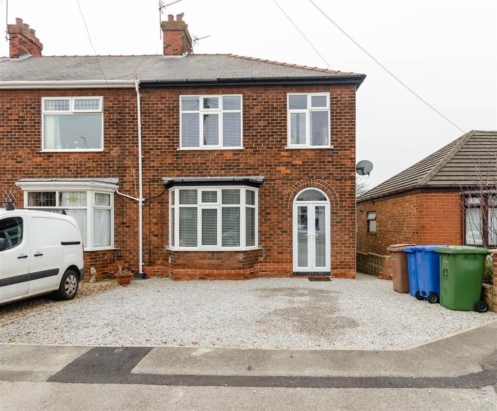 Lascelles Avenue, WITHERNSEA 3 bed end of terrace house £170,000