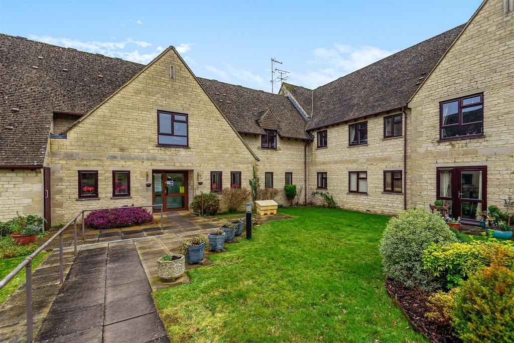 Cambridge Way, Minchinhampton, Stroud 2 bed retirement property £195,000