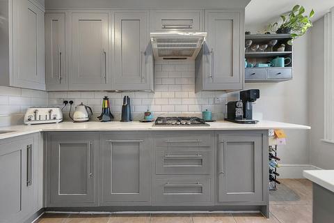 Flat C, 20 Raleigh Gardens, London, SW2 1AD