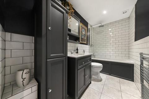 Flat C, 20 Raleigh Gardens, London, SW2 1AD