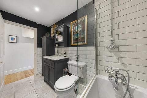 Flat C, 20 Raleigh Gardens, London, SW2 1AD