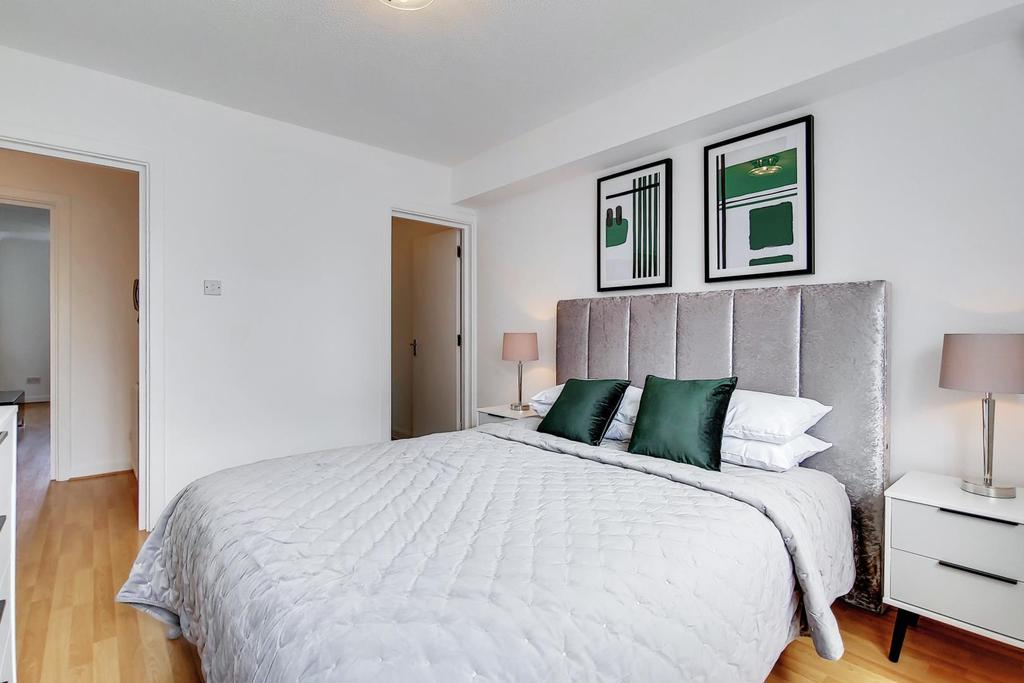 4 Master Bedroom-0.jpg