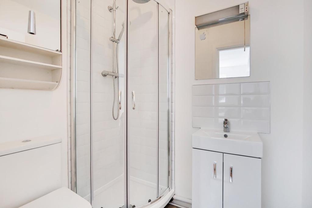 5 Master Ensuite-0.jpg
