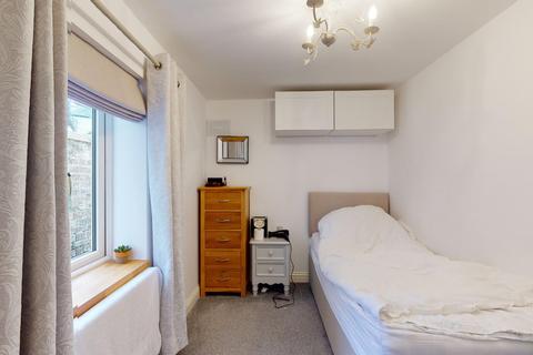 Basement Flat, 39 Central Parade, Herne Bay, CT6 5HZ