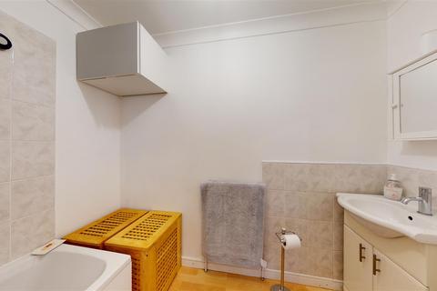 Basement Flat, 39 Central Parade, Herne Bay, CT6 5HZ