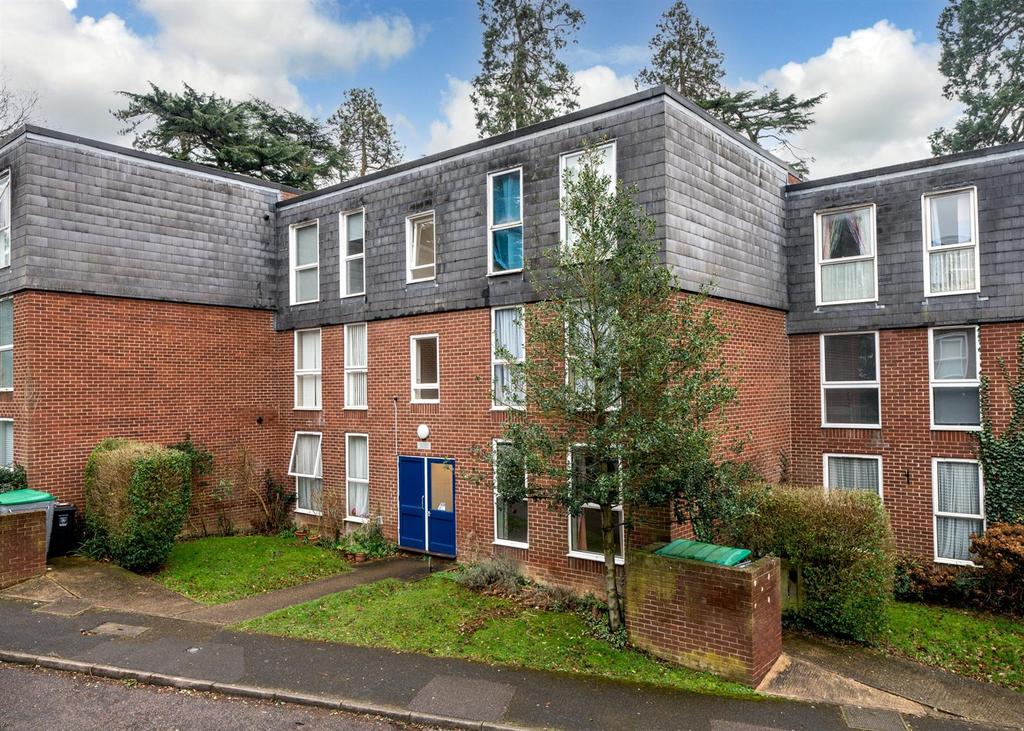 Bohemia, Hemel Hempstead, Hertfordshire, HP2 5RW 2 bed apartment £195,000