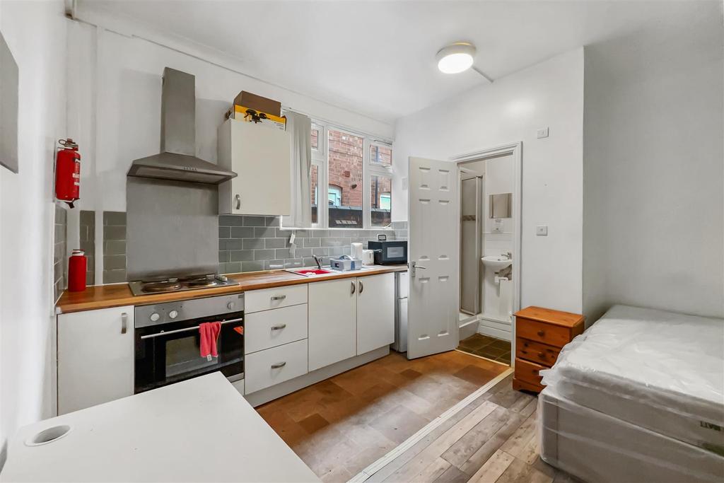 Holyhead Road, Lower Coundon,Coventry Studio £500 pcm (£115 pw)