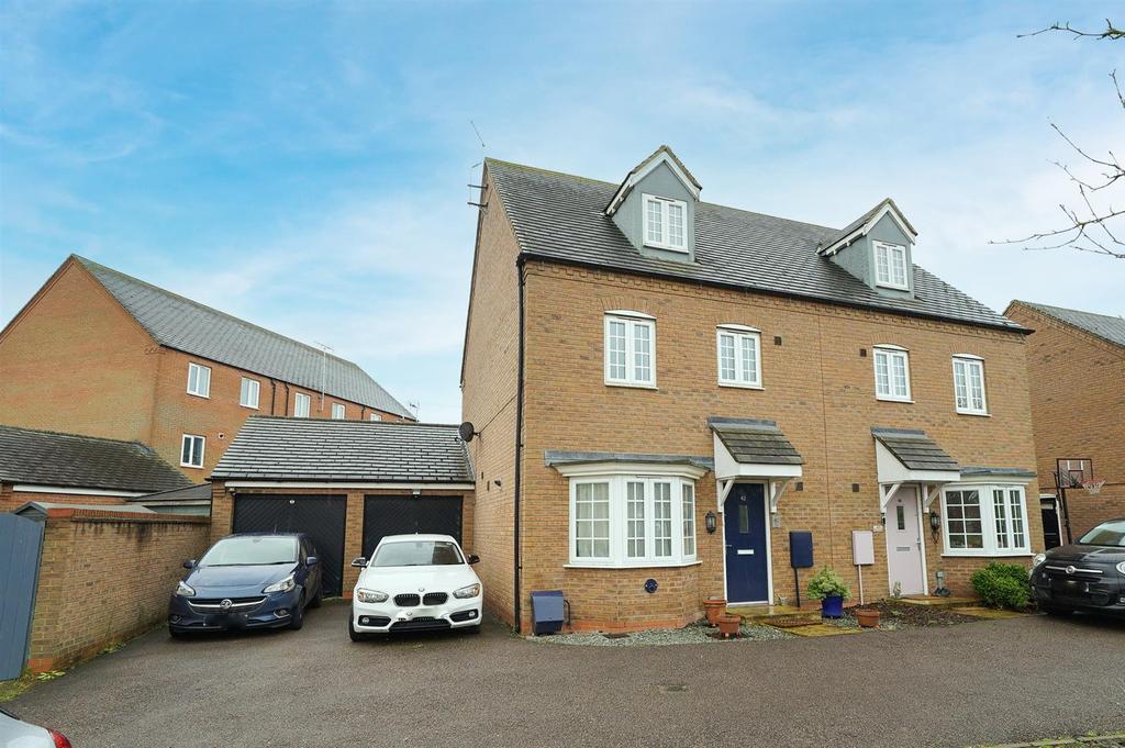 Plover Road, Leighton Buzzard 4 bed semidetached house £375,000