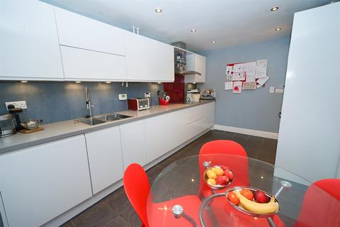 42 Plover Road, Leighton Buzzard, LU7 4AW