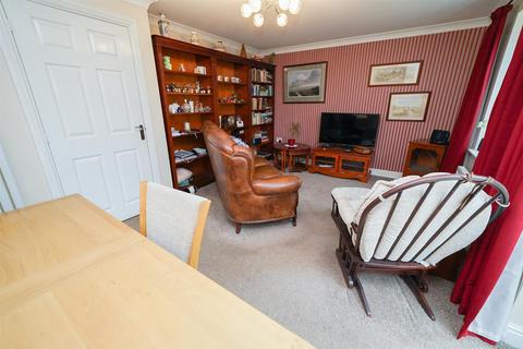 42 Plover Road, Leighton Buzzard, LU7 4AW