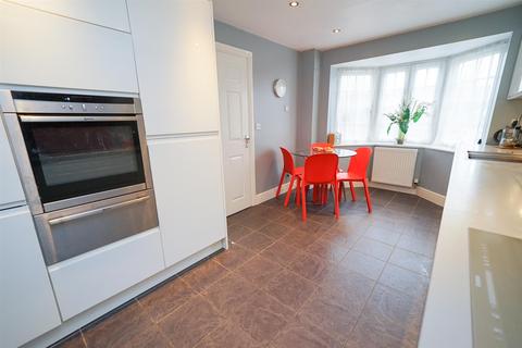 42 Plover Road, Leighton Buzzard, LU7 4AW