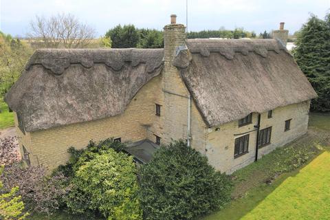 4 bedroom cottage for sale - Vicarage Lane, Podington