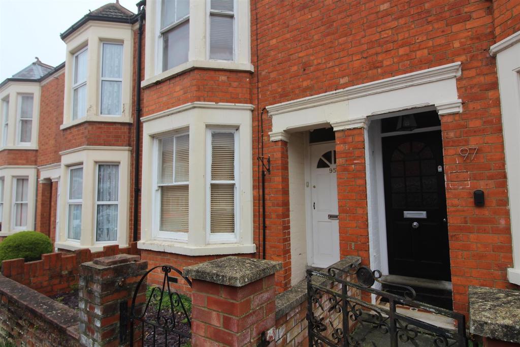 Jersey Road, Wolverton, Milton... 3 bed terraced house £1,200 pcm (£277 pw)