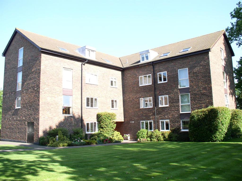 Hillrise, Manor Road, Walton on Thames 2 bed apartment £1,650 pcm (£