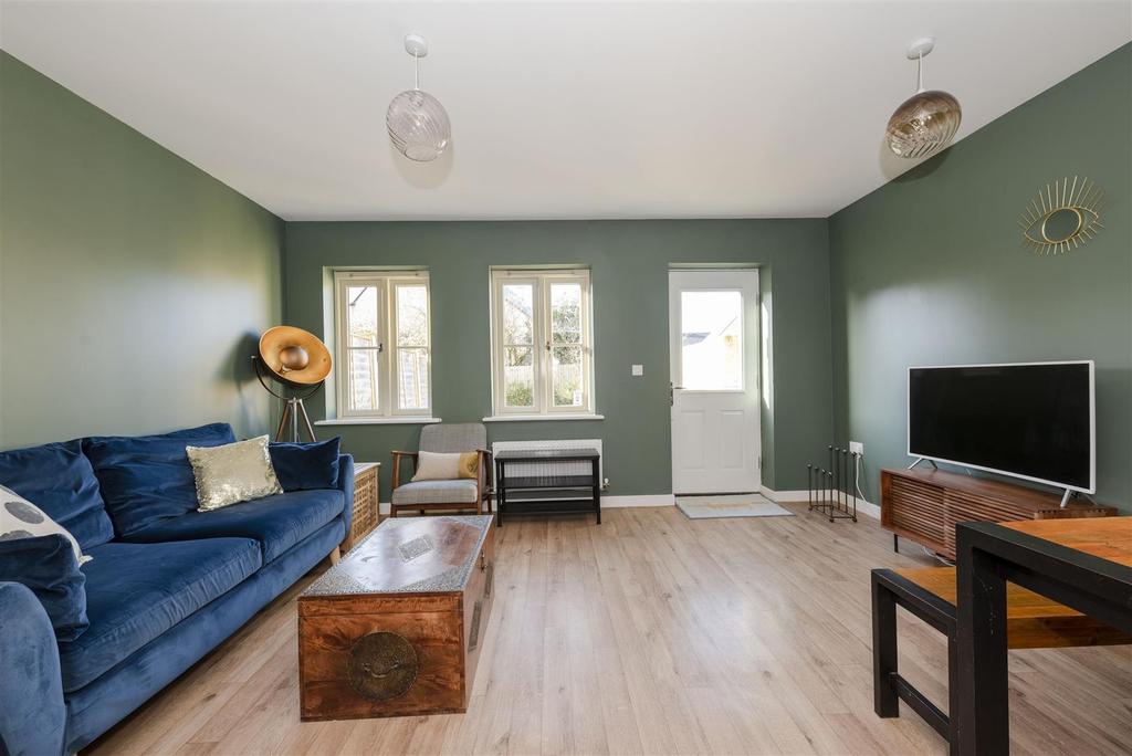 The Furrows, BourtonOnTheWater... 3 bed semidetached house £349,950