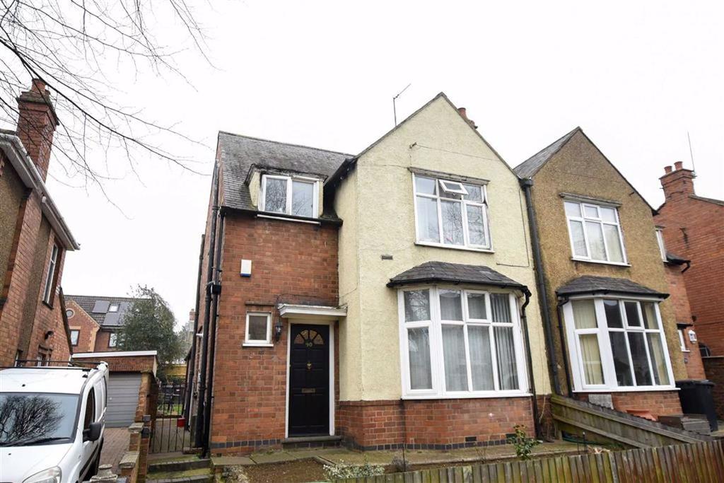 Westfield Road, Wellingborough 3 bed semidetached house £210,000