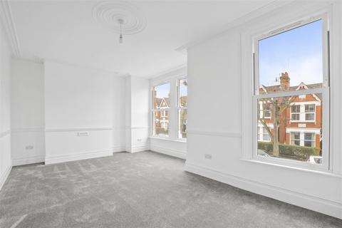 88 Princes Avenue, London, N22 7SA