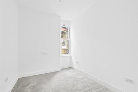 88 Princes Avenue, London, N22 7SA