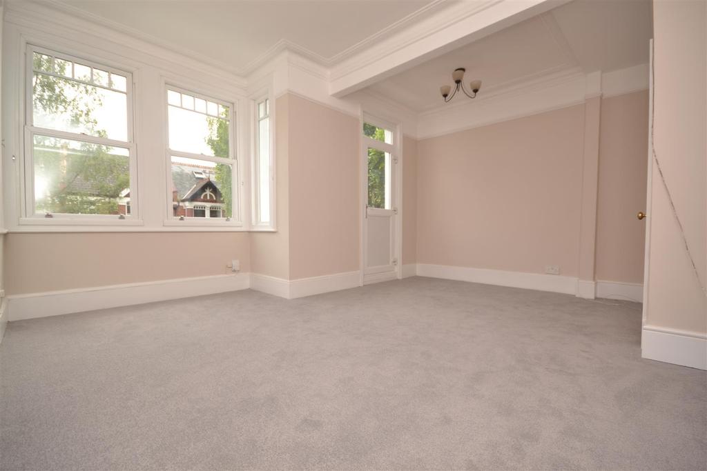 Sidney Road, St Margarets village 3 bed £2,250 pcm (£519 pw)