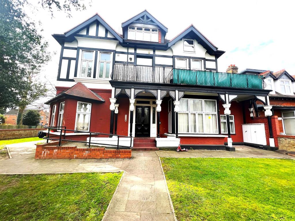 Whipps Cross Road, Leytonstone E11 1 bed ground floor flat £1,325 pcm (£306 pw)