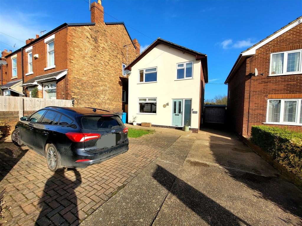 Belper Road, Stanley Common, Ilkeston 3 bed detached house £279,950