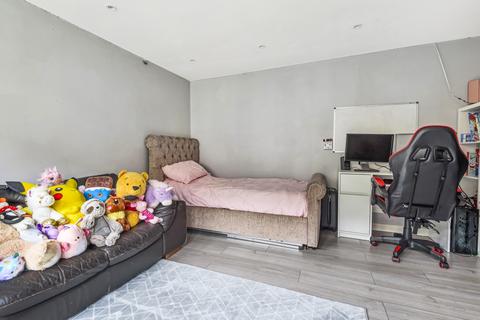 31 Crockham Way, London, SE9 3HD