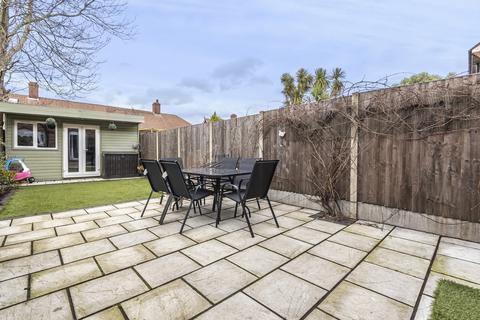 31 Crockham Way, London, SE9 3HD