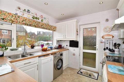 25 Ediva Road, Meopham, Gravesend, DA13 0NA