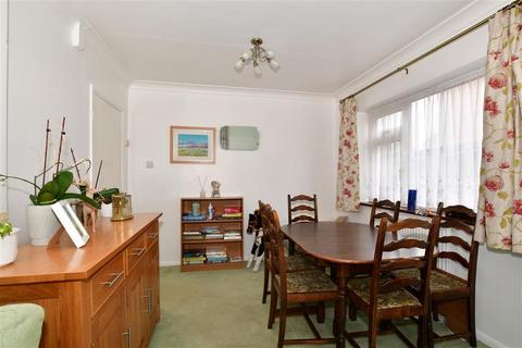 25 Ediva Road, Meopham, Gravesend, DA13 0NA